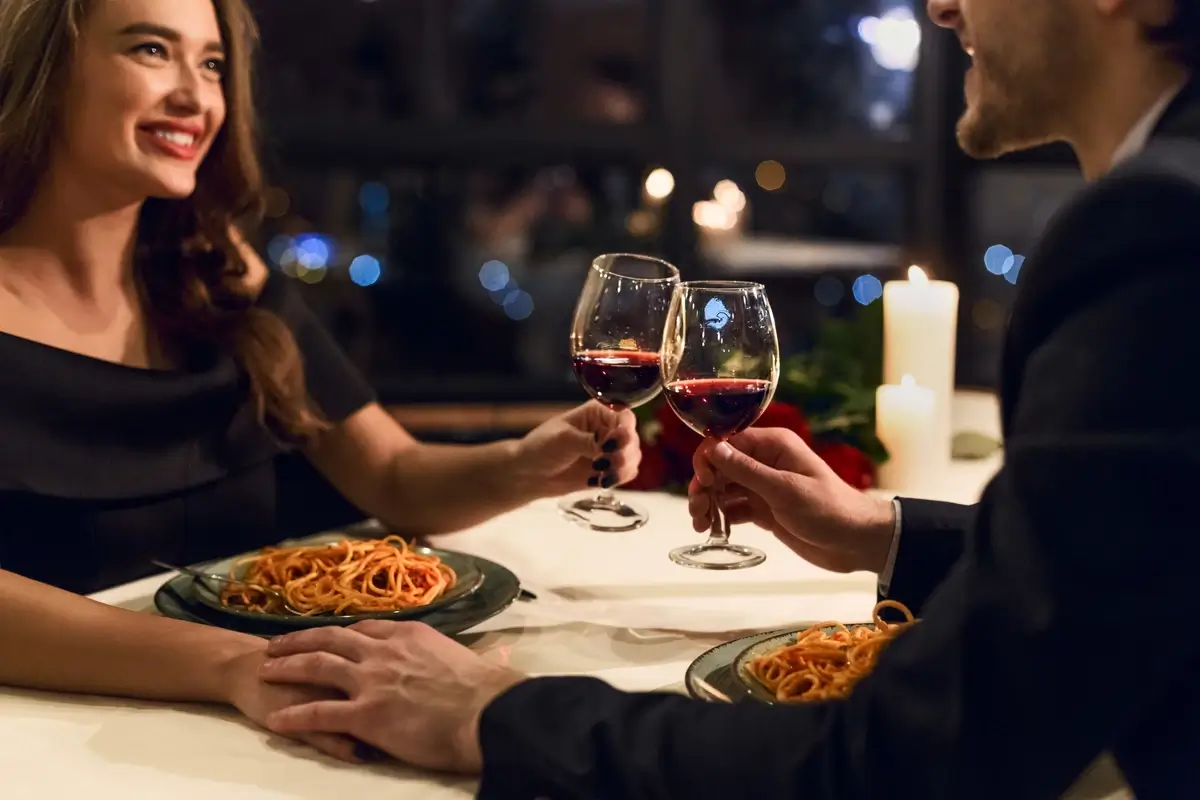 romantichna-vecherya-s-restorant-karte.webp